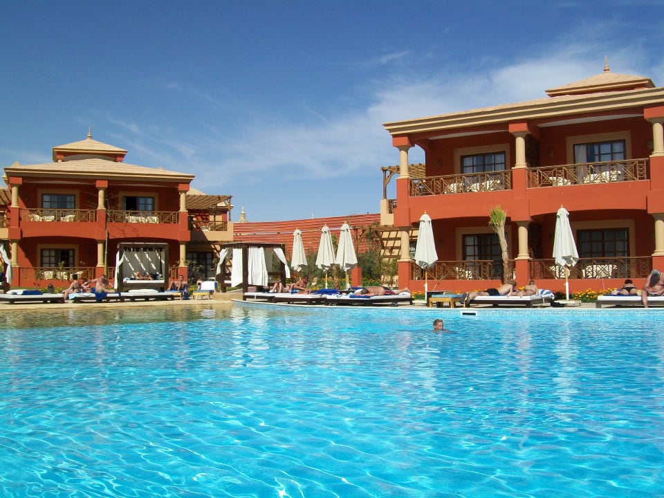 Basen w "niemieckiej" części hotelu Pickalbatros Alf Leila Wa Leila Resort - Neverland Hurghada