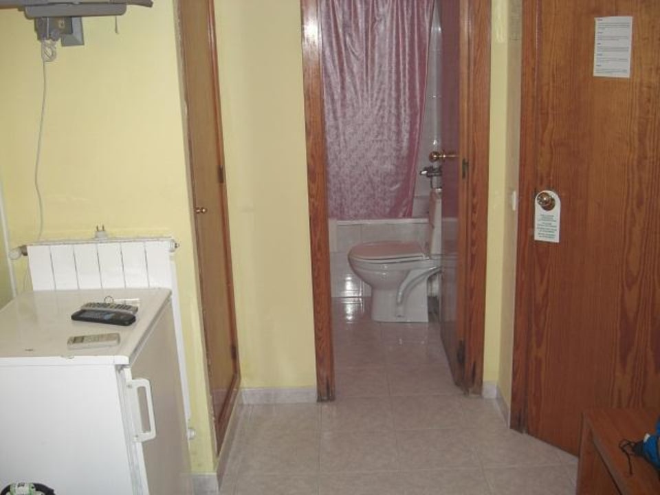 Blick vom Schlafbereich ins Bad Hotel Vibra Vila