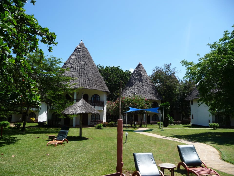 Schöne Gartenanlage Neptune Paradise Beach Resort & Spa