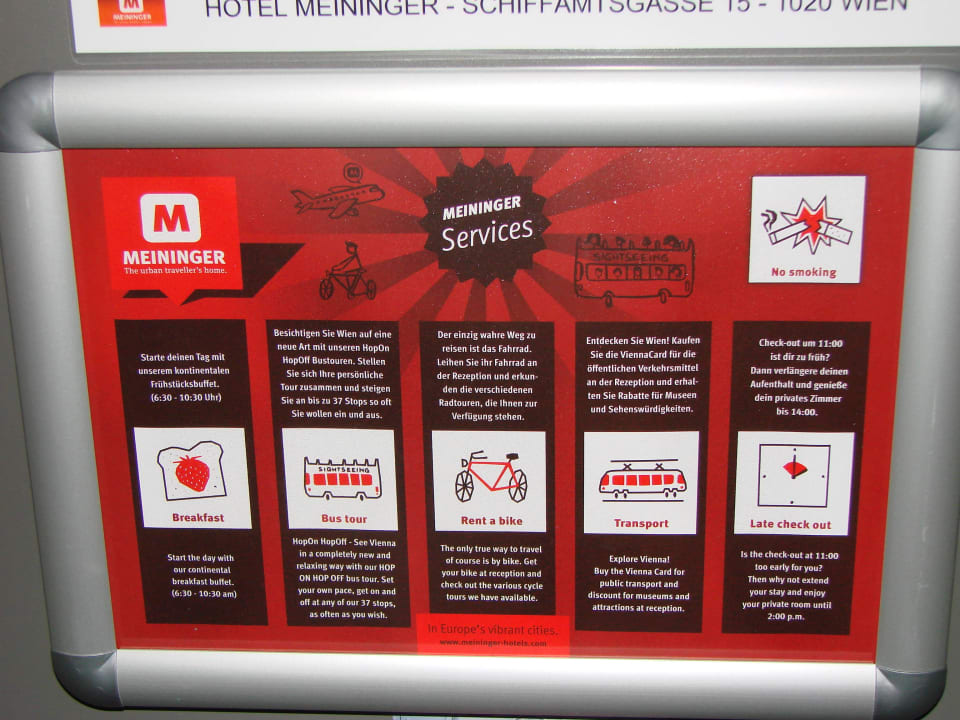 Infoschild auf Eingangstür innen MEININGER Hotel Wien Downtown Sissi