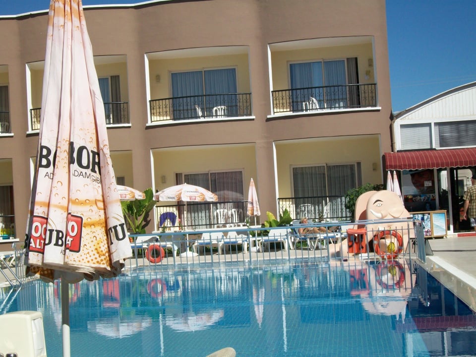 Blick auf die Zimmer Sayanora Hotel