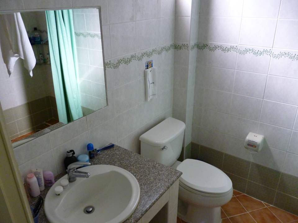 Das Bad ist groß genug. Chayada Garden House and Resort Hotel