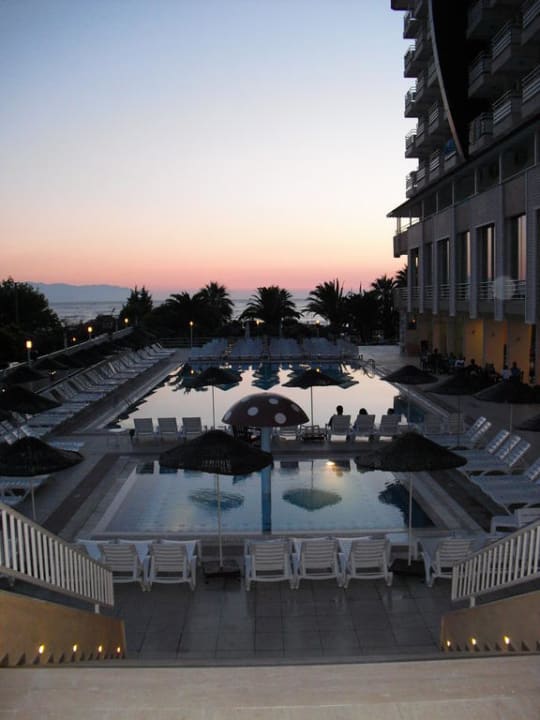 Pool bei Sonnenutergang Hotel Ephesia