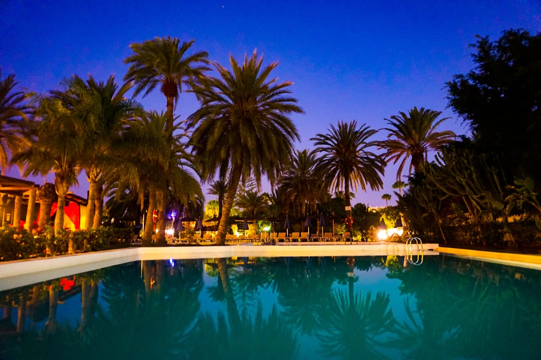 Pool HL Miraflor Suites Hotel