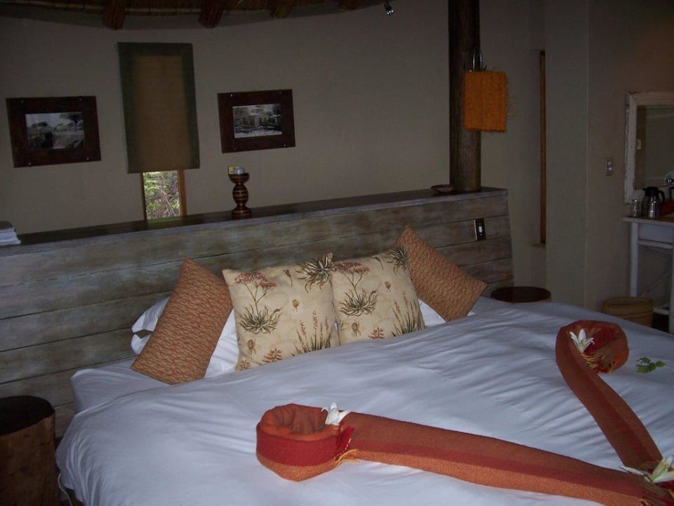 Bett mit Tages-Dekoration Buffalo Ridge Safari Lodge