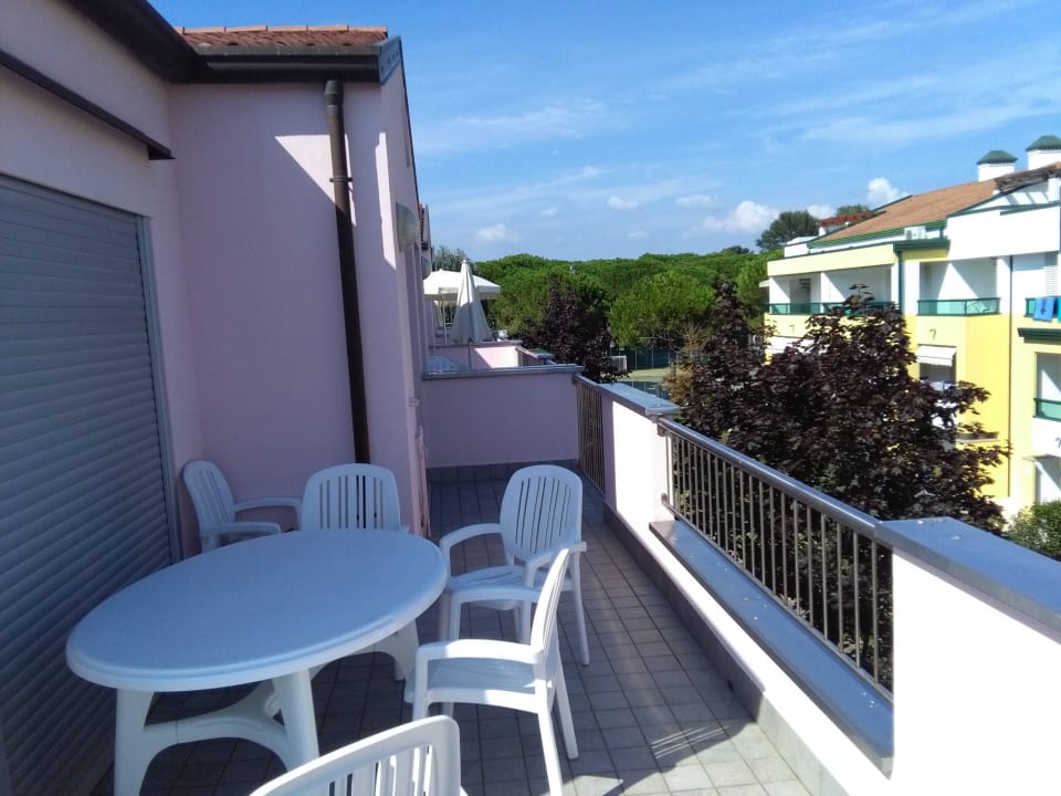 Teil des großen Balkons COSTA RICA BIBIONE Eco Resort