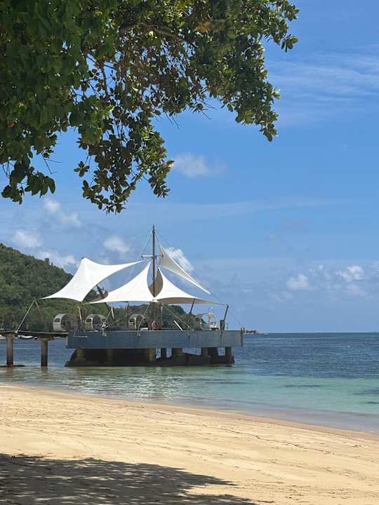 Strand The Coco de Mer Hotel & Black Parrot Suites