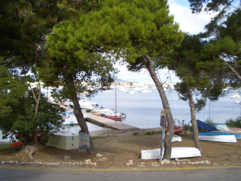 Blick vom unteren Pool zum Hafen Smy Portocolom