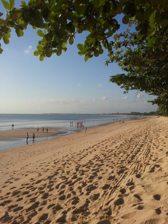 Strand bei Ebbe InterContinental Bali Resort