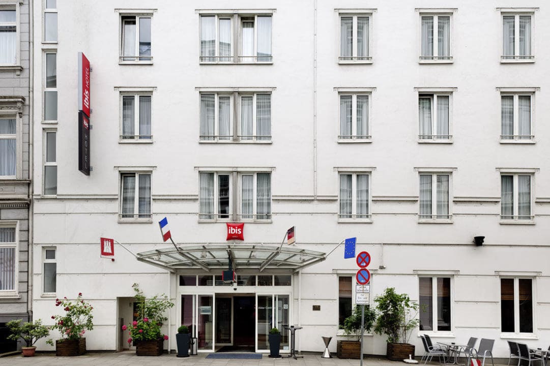 EINGANG Ibis Hamburg Alster Centrum Hotel
