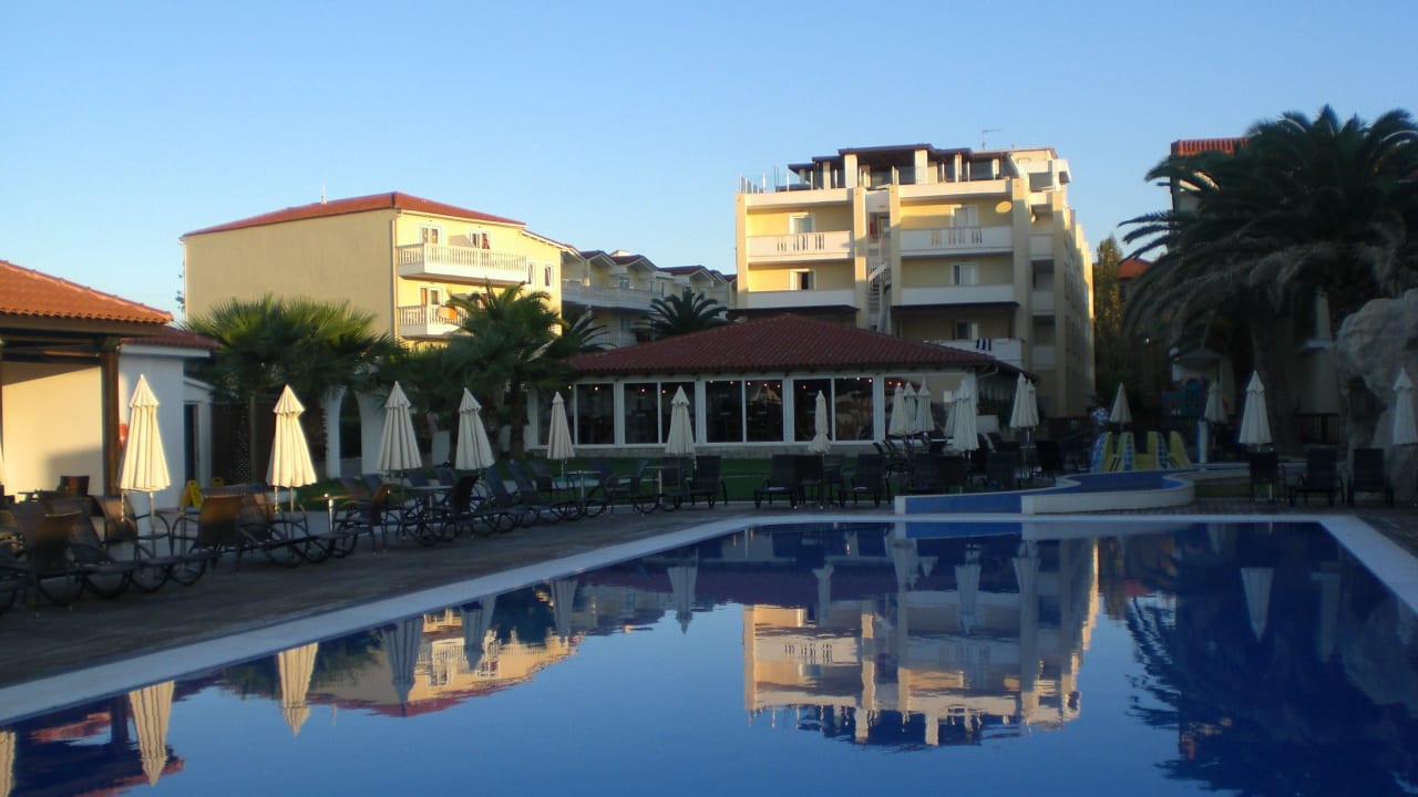 Pool in den Morgenstunden! Galaxy Beach Resort - BW Premier Collection