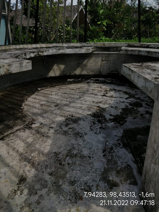 Pool Island Escape Burasari