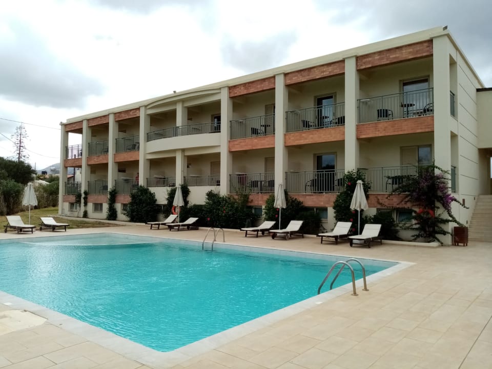 Pool Bella Beach Hotel