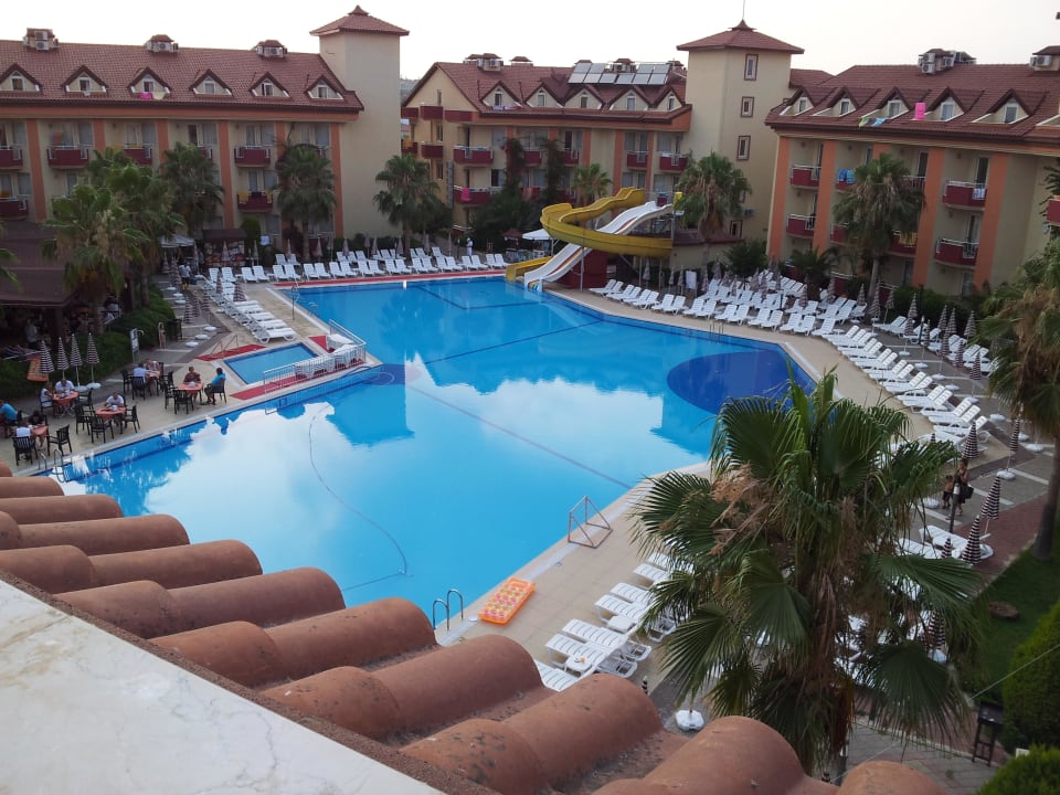 Ausblick auf den Pool Hotel Orfeus Park