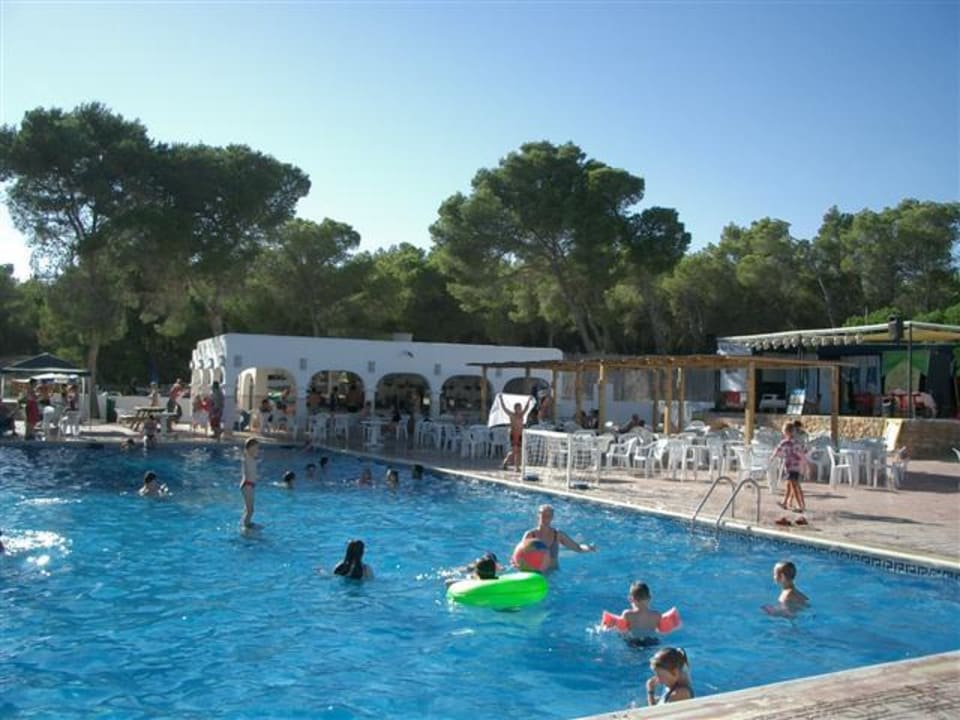 Blick auf die Poolbar Cala Llenya Resort Ibiza