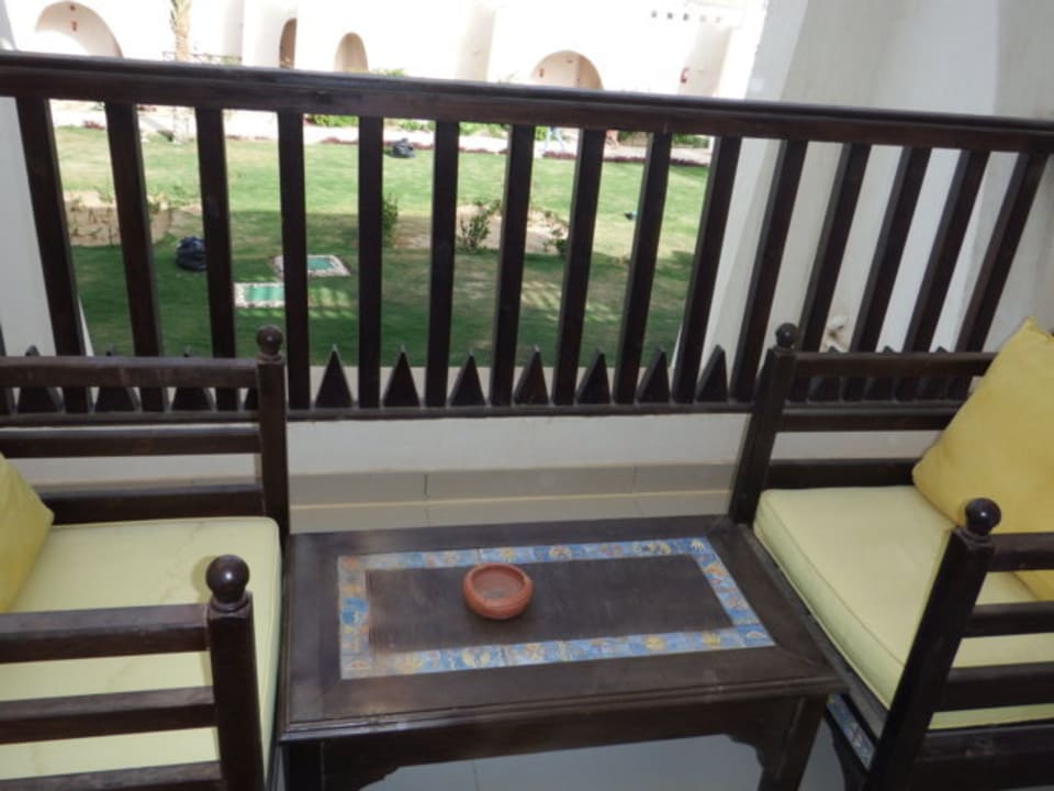 Tolle Sitzgelegenheit auf dem Balkon Hilton Marsa Alam Nubian Resort