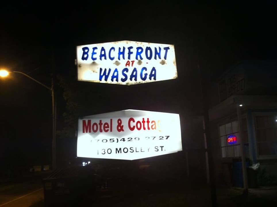 Disgusting! Motel & Cottages Beachfront at Wasaga