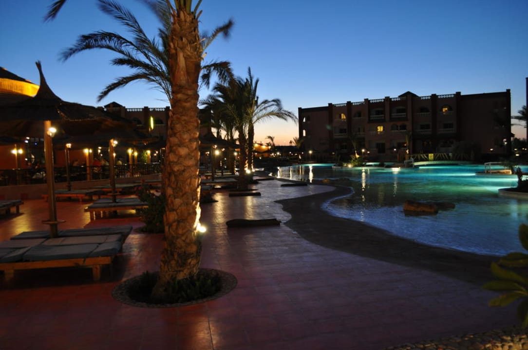 Pool am Abend Pickalbatros Aqua Vista Resort - Hurghada