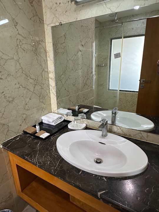 Zimmer Golden Tulip Westlands Nairobi