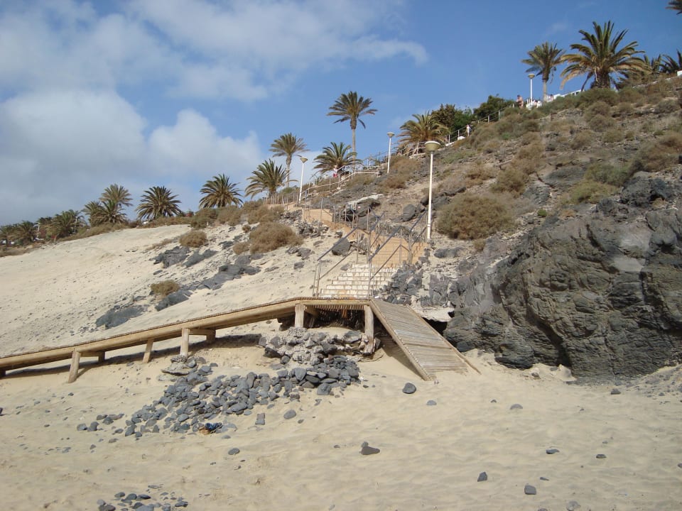 Treppe vom Strand ins Hotel SBH Club Paraiso Playa