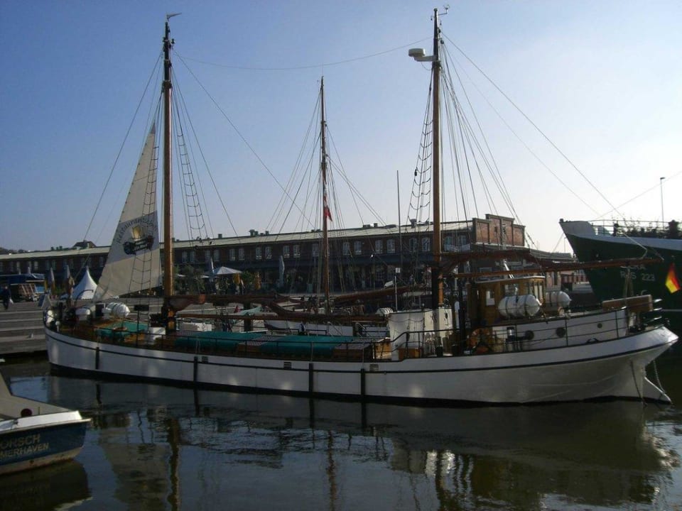 Blick von der Hotelterrasse Nordsee Hotel Fischereihafen
