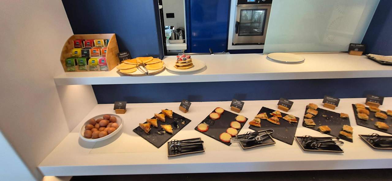 Gastro Semeli Coast Mykonos Curio Collection by Hilton