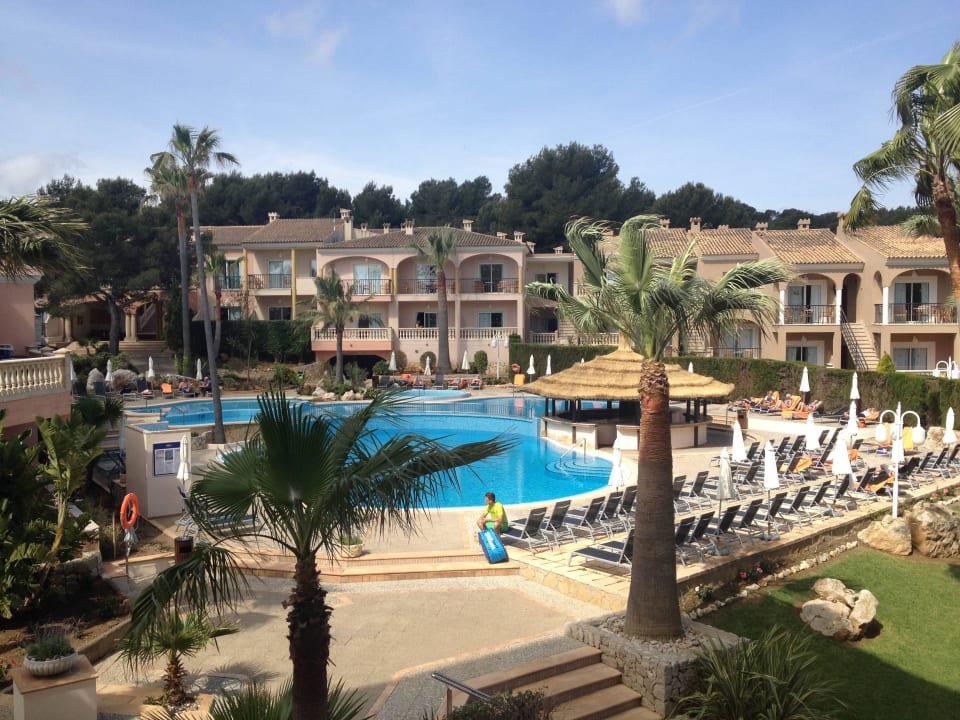 Blick vom Balkon auf Hauptpool mit Bar R2 Lago Playa Park