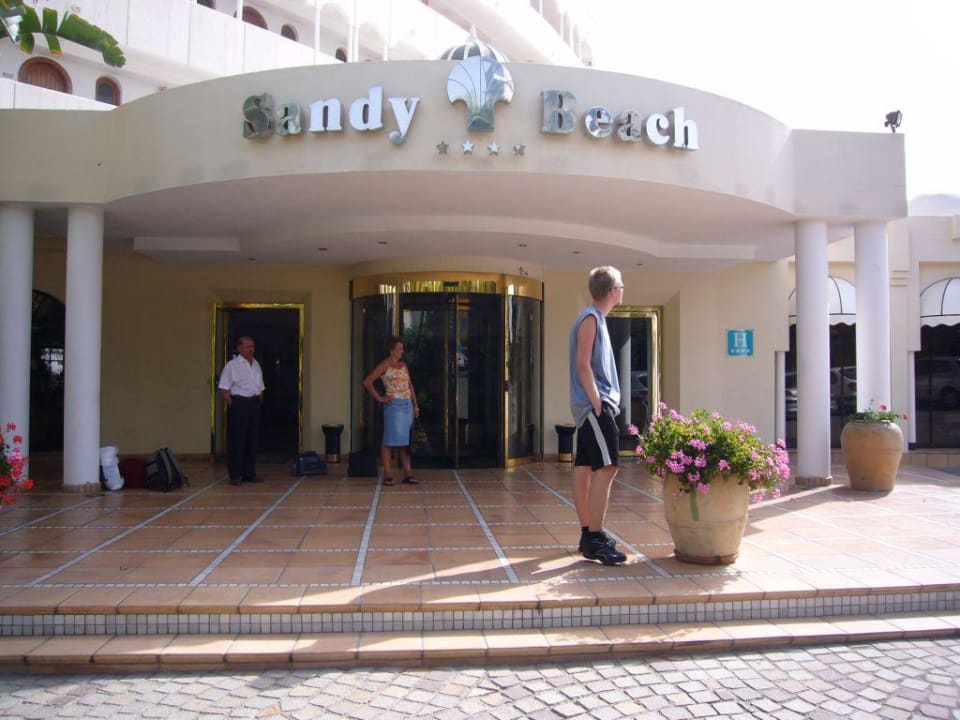 Eingang des Hotels Seaside Hotel Sandy Beach