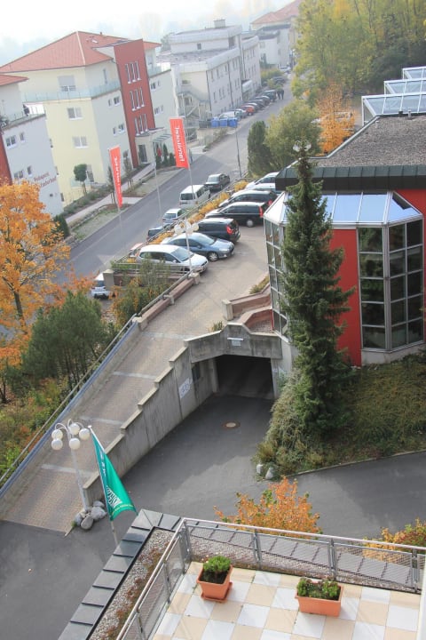 Ausblick Zufahrt Parkdeck und Tiefgarage SAVOY Hotel Bad Mergentheim