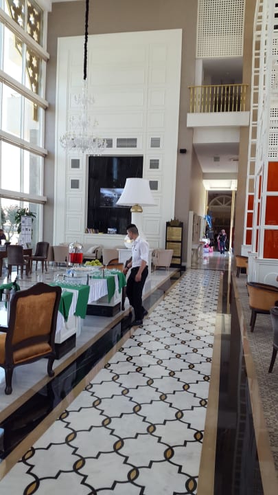 Großartig und Königlich  Well Palace Side