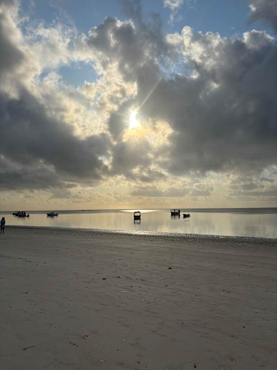 Strand Travellers Beach Hotel & Club