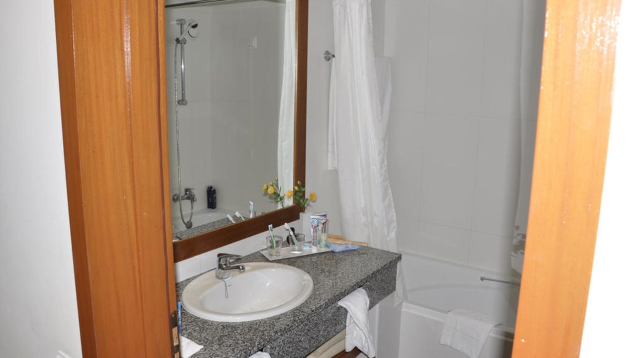 Blick ins Superior Zimmer PortoBay Falésia