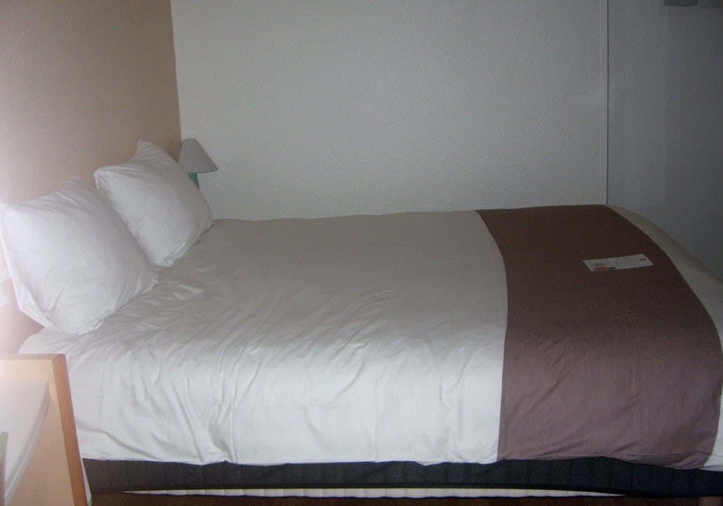 Gemütliches Doppelbett B&B Hotel Bochum Hbf-Süd