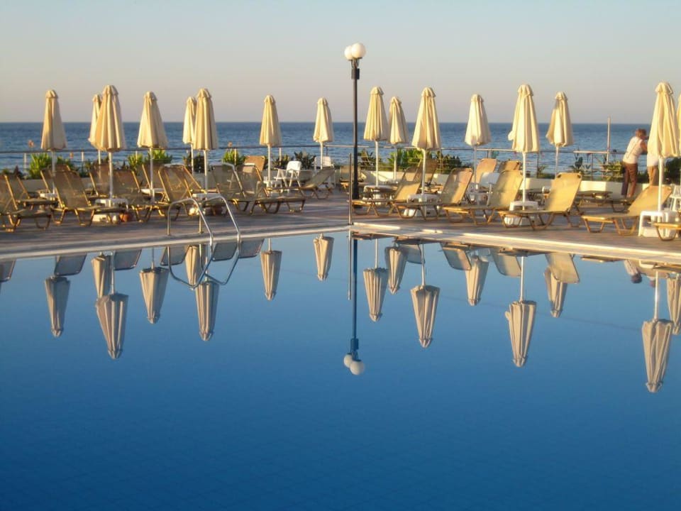 Abendstimmung am Pool Hydramis Palace Beach Resort