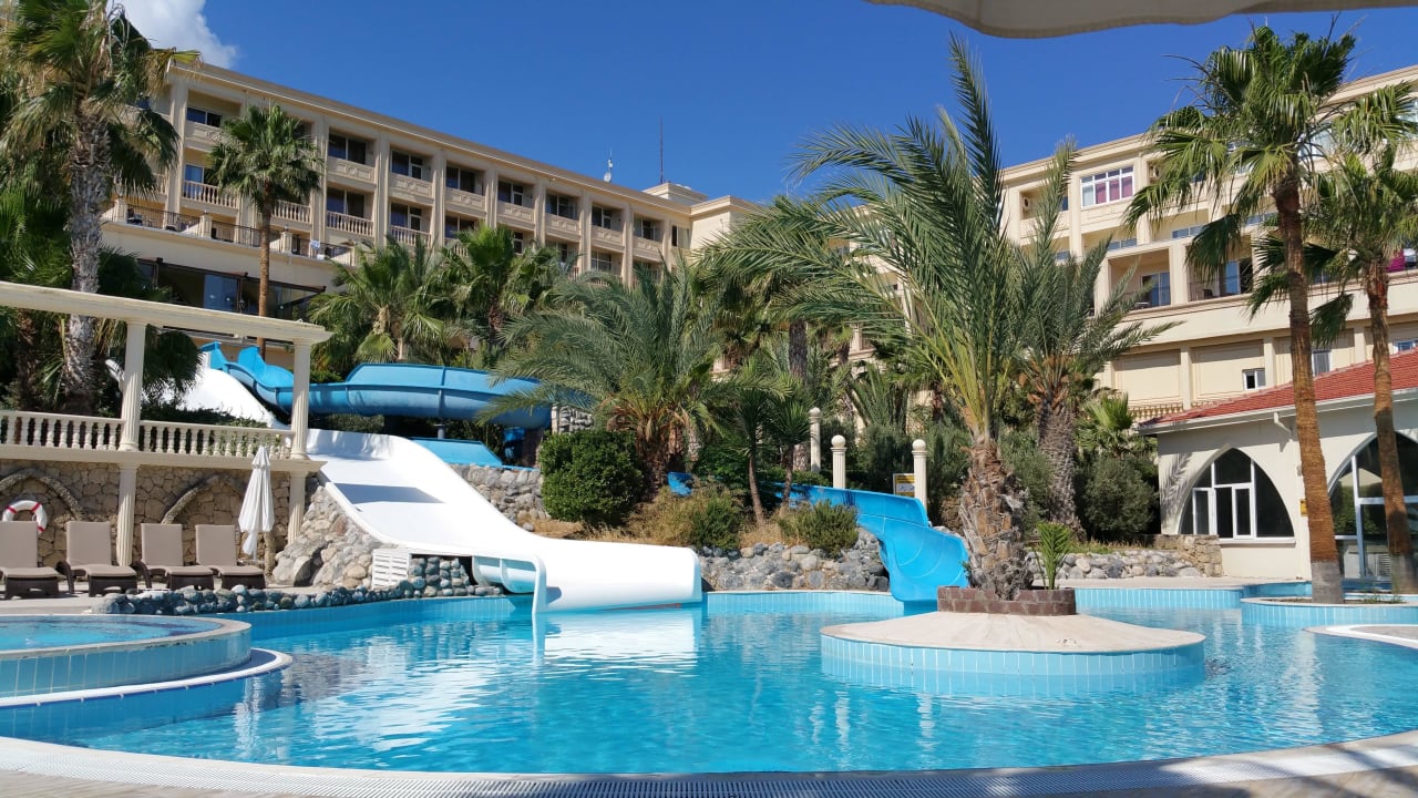 Aqua Pool and Hotel Oscar Resort Hotel