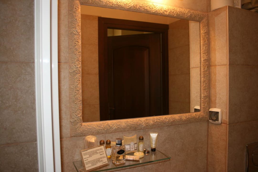 Lustro łazienkowe i zestaw kosmetyków Hotel Kazimierz