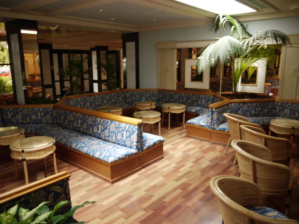 Sitzecke an der Bar Hotel Puerto Palace