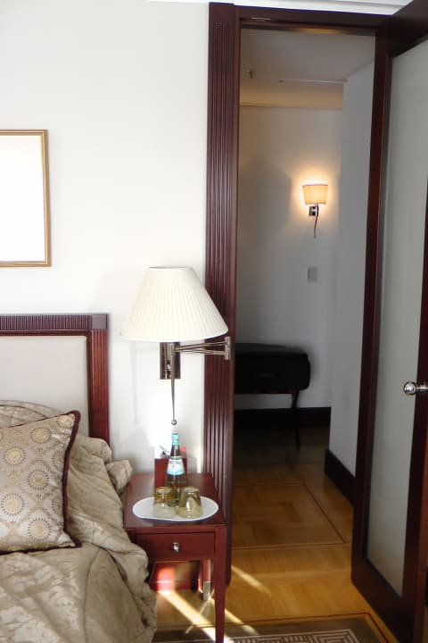 Blick vom Schlafzimmer zum Ankleidebereich Hotel Adlon Kempinski Berlin