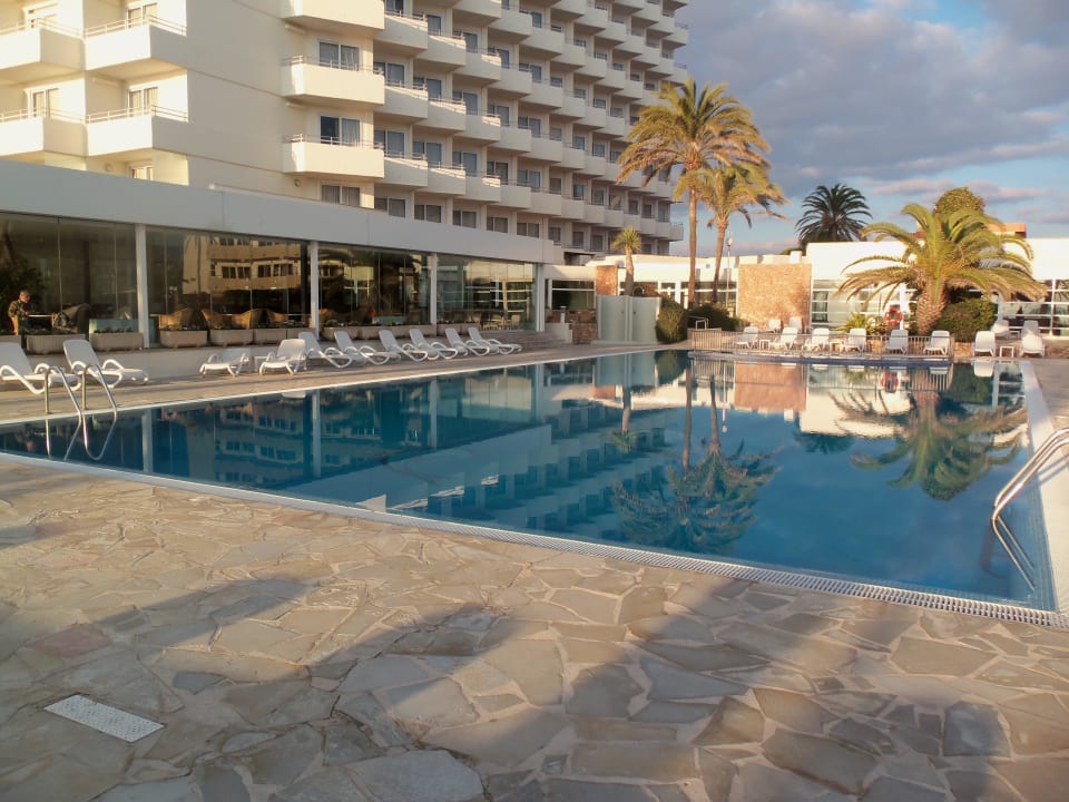 Pool mit Blick zum Hotel Hotel HM Gran Fiesta