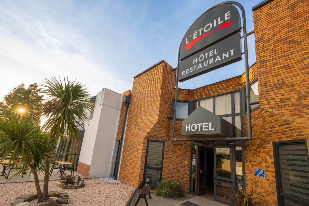 Außenansicht Hôtel L'Etoile Aéroport-A61