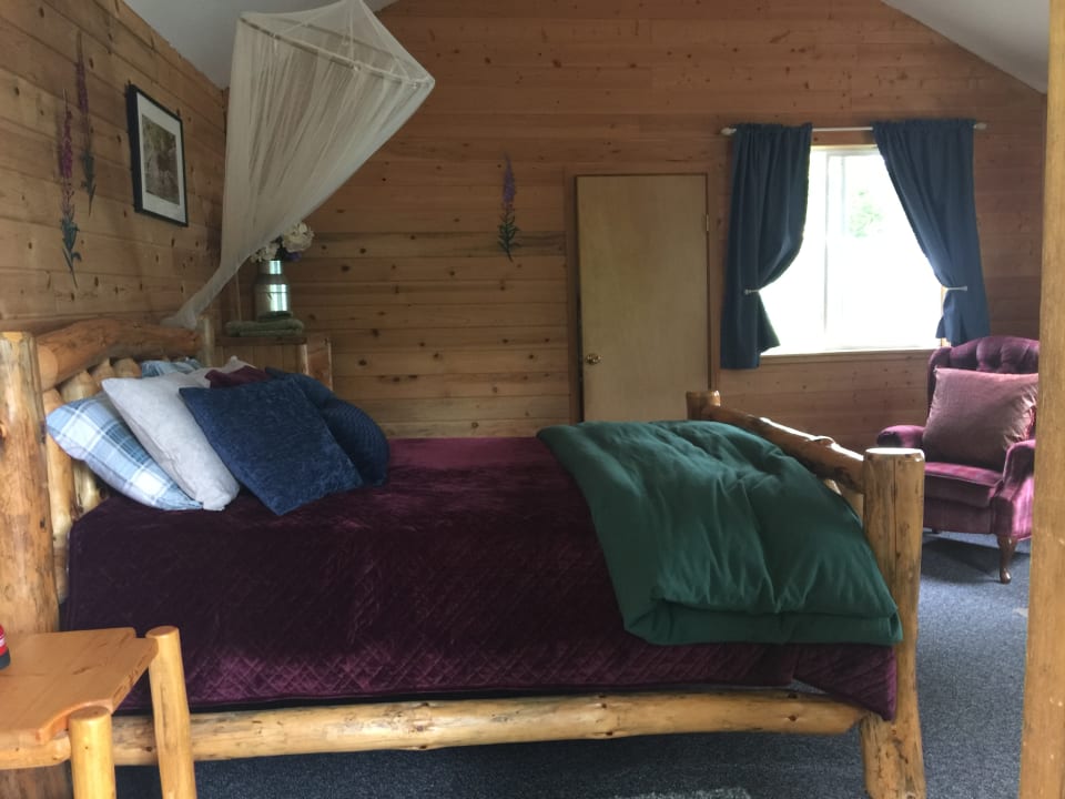 Zimmer Redoubt Bay Lodge