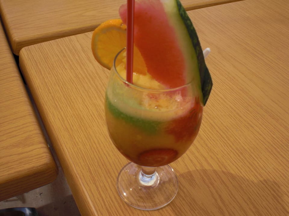 Lecker, Lecker Seaden Corolla Hotel