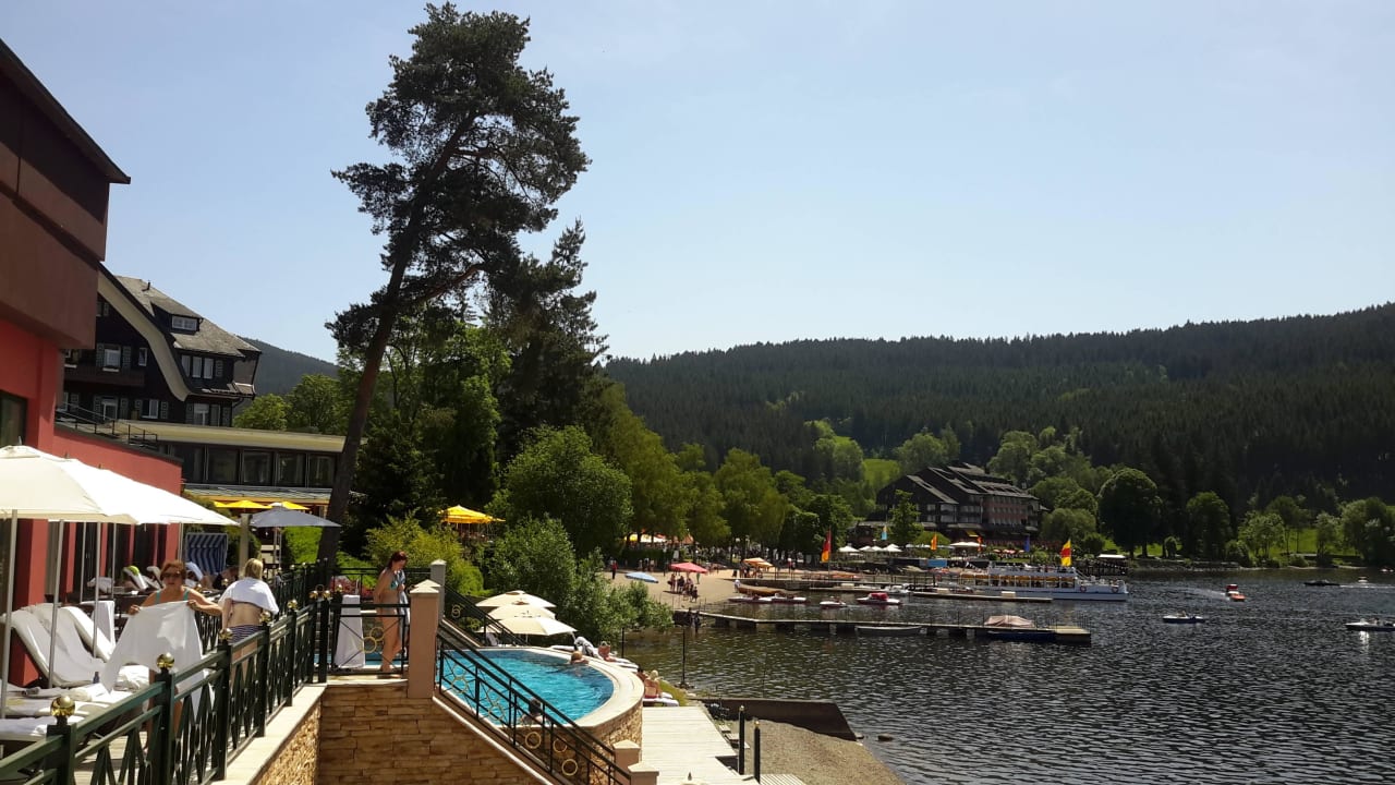 Wellness mit Aussenpool und See Treschers Schwarzwald Hotel