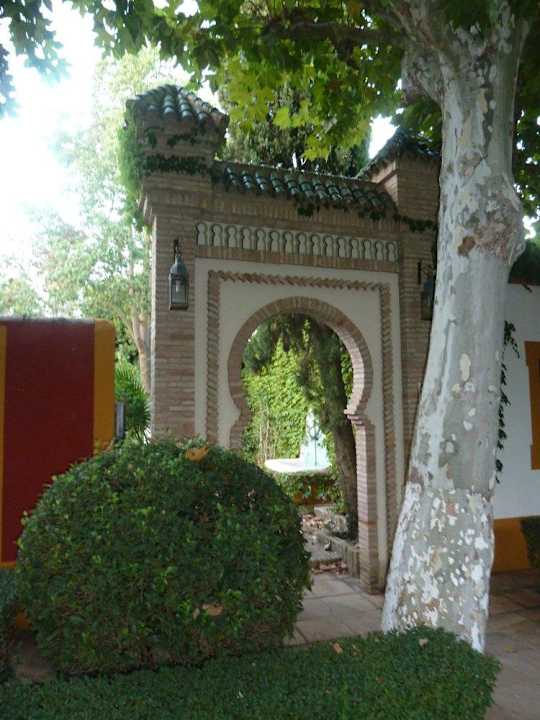 Durchgang zum Parkplatz Hotel El Cortijo de los Mimbrales