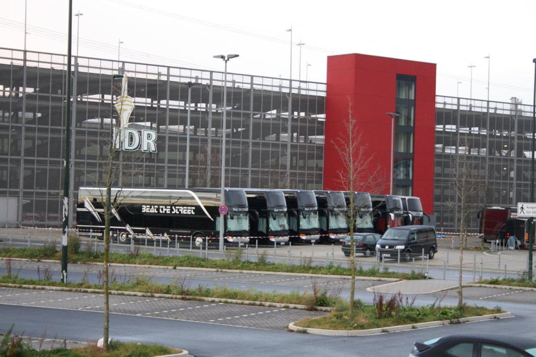 Parkhaus des ISS Dom B&B Hotel Düsseldorf-Airport