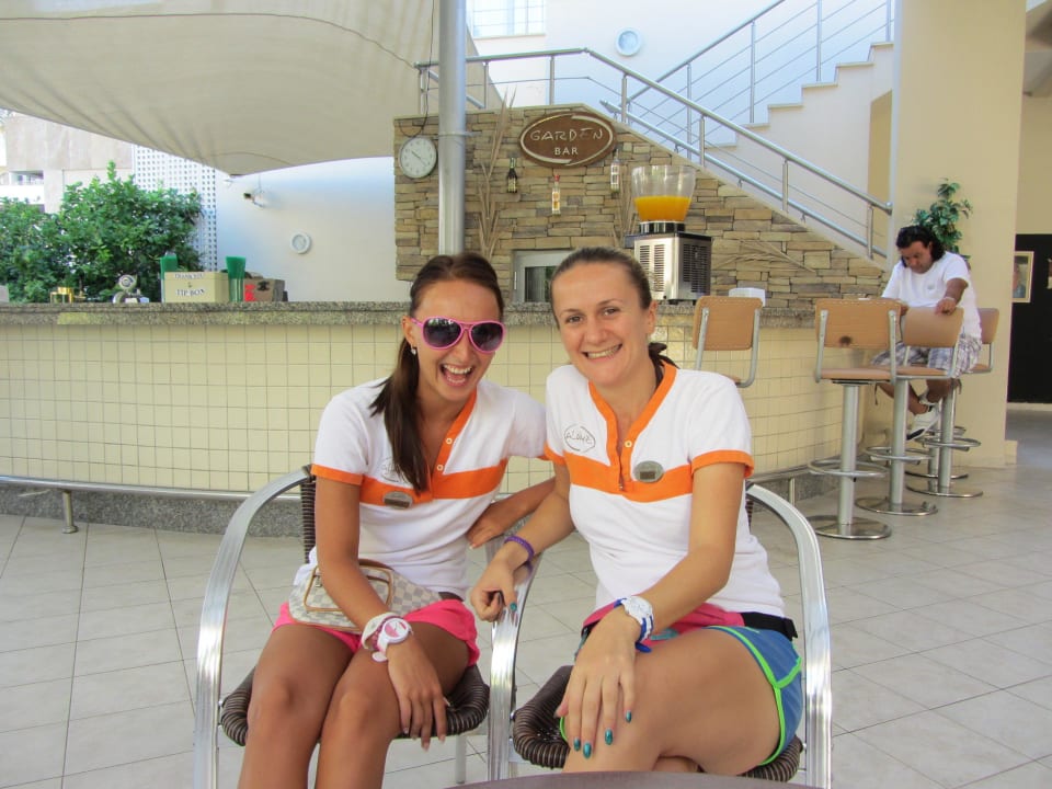 Tereza und Tamara Alaiye Resort & Spa