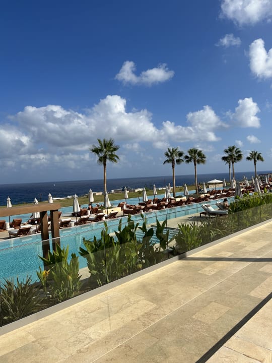 Pool The Royal Senses Resort, Curio Collection by Hilton