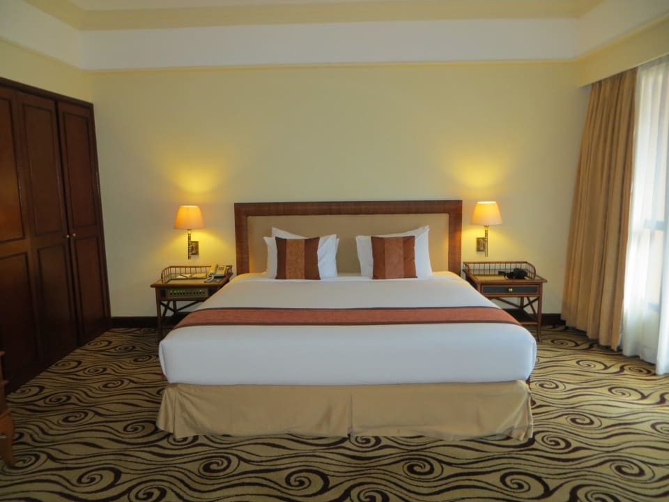 Großes Zimmer Melia Purosani Yogyakarta