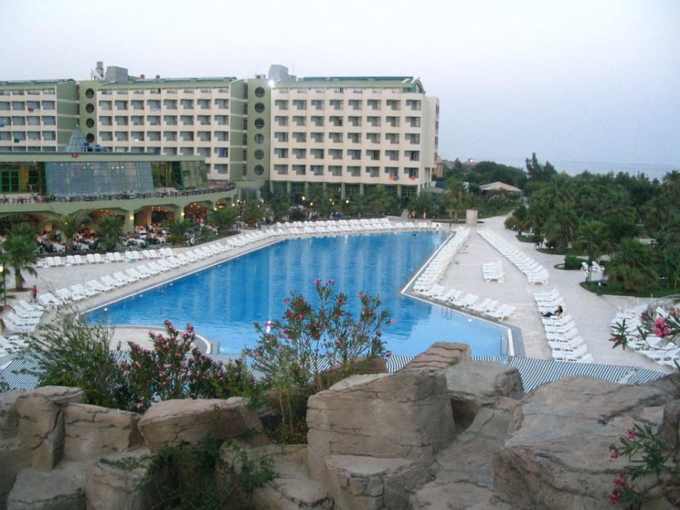 Pool mit Haupthaus VONRESORT Golden Coast