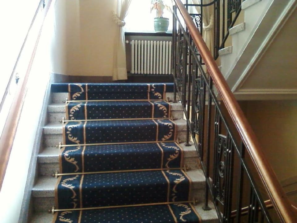 Schönes Treppenhaus Hotel Perrin